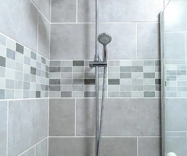 Daire Gorgeous Diamantes